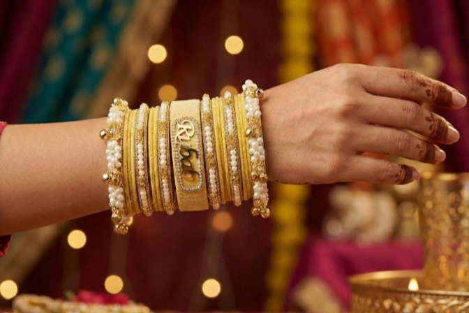 नेम-इंग्रेव्ड कस्टम चूड़ा